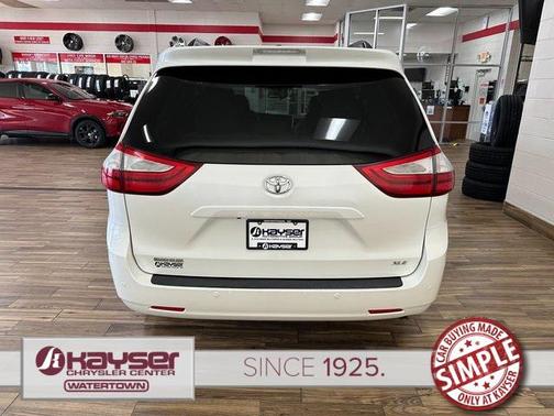 2017 Toyota Sienna XLE