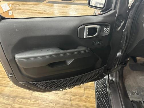 2023 Jeep Wrangler 4-Door Sahara 4x4