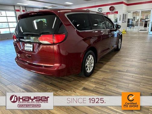 2022 Chrysler Voyager LX