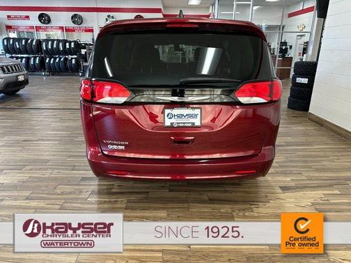 2022 Chrysler Voyager LX