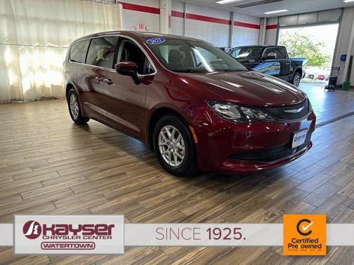 2022 Chrysler Voyager LX