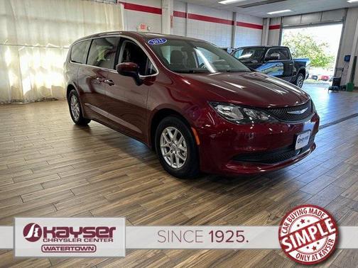 2022 Chrysler Voyager LX