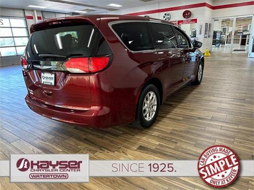 2022 Chrysler Voyager LX
