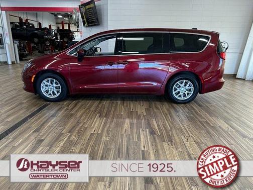 2022 Chrysler Voyager LX