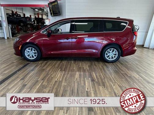 2022 Chrysler Voyager LX