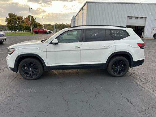 2022 Volkswagen Atlas 3.6L SE w/Technology