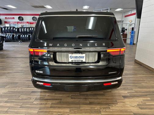 Diamond Black Crystal Pearlcoat 2024 Jeep Wagoneer Series II 4x4