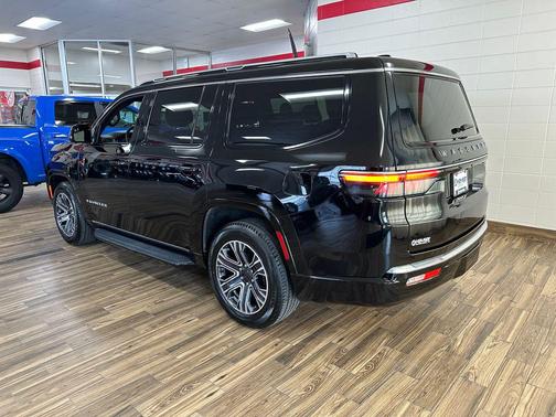 Diamond Black Crystal Pearlcoat 2024 Jeep Wagoneer Series II 4x4