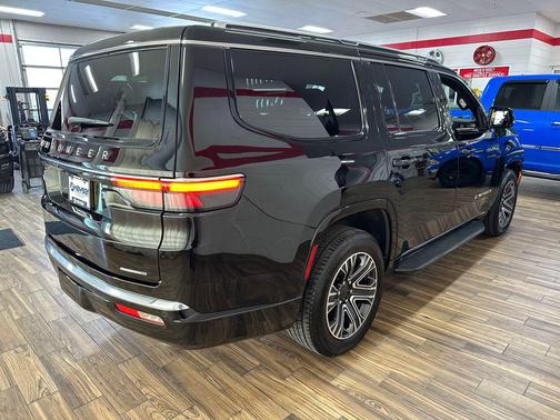 Diamond Black Crystal Pearlcoat 2024 Jeep Wagoneer Series II 4x4