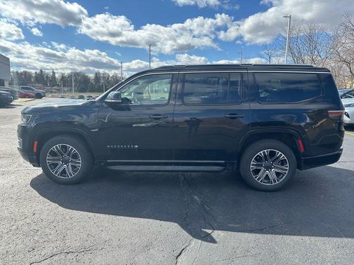 Diamond Black Crystal Pearlcoat 2024 Jeep Wagoneer Series II 4x4