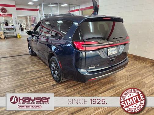 2022 Chrysler Pacifica Touring AWD