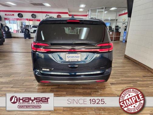 2022 Chrysler Pacifica Touring AWD