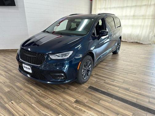 2022 Chrysler Pacifica Touring AWD