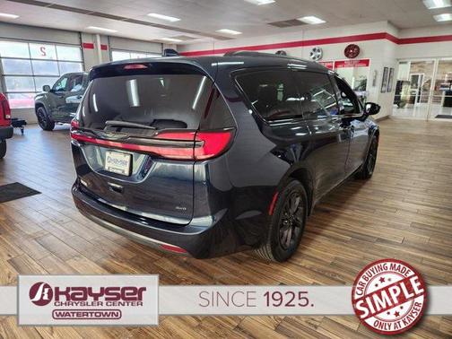 2022 Chrysler Pacifica Touring AWD