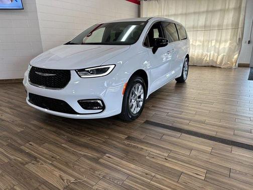 2025 Chrysler Pacifica L