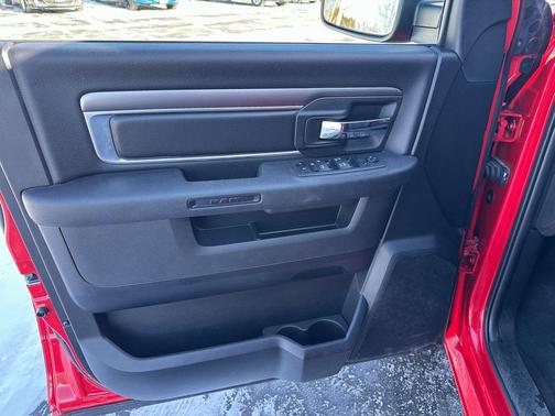 2024 RAM 1500 Classic Warlock Crew Cab 4x4 5'7' Box