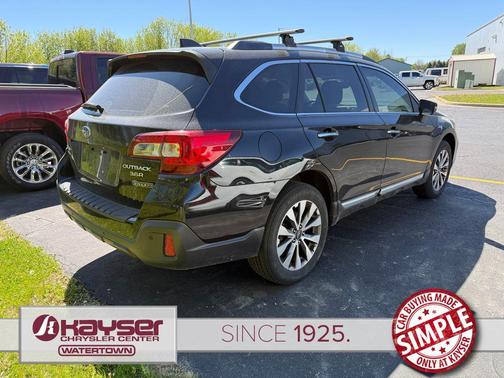 Crystal Black Silica 2018 Subaru Outback 3.6R Touring