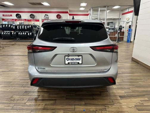 Celestial Silver Metallic 2024 Toyota Highlander LE