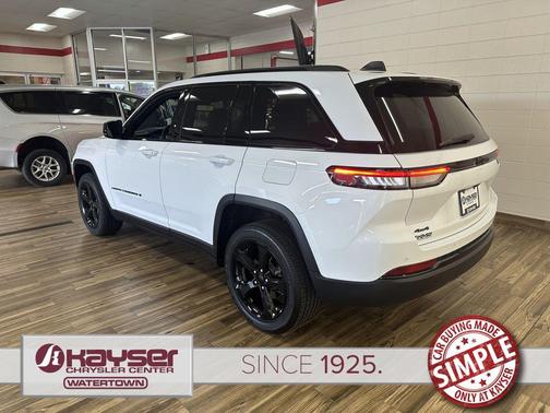 Bright White Clearcoat 2023 Jeep Grand Cherokee Altitude