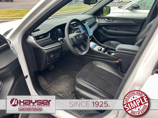 Bright White Clearcoat 2023 Jeep Grand Cherokee Altitude