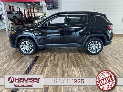 2022 Jeep Compass Latitude Lux