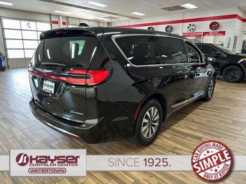 2023 Chrysler Pacifica Hybrid Limited