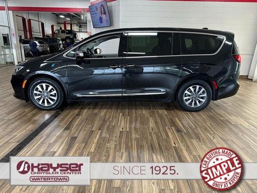 2023 Chrysler Pacifica Hybrid Limited