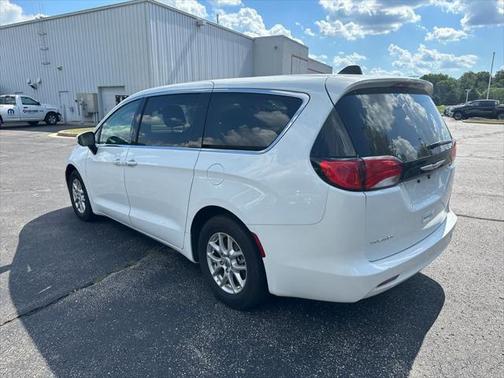 2022 Chrysler Voyager LX