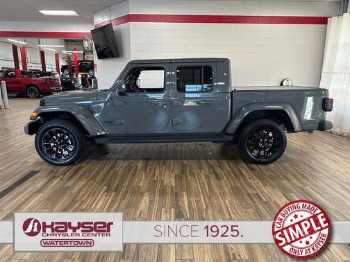 Sting-Gray Clearcoat 2022 Jeep Gladiator Overland