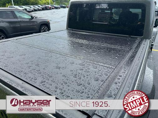 Sting-Gray Clearcoat 2022 Jeep Gladiator Overland
