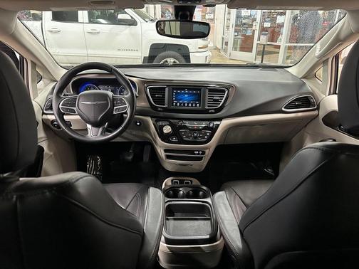 2018 Chrysler Pacifica Touring-L
