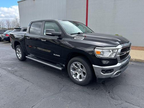 Diamond Black Crystal Pearlcoat 2020 RAM 1500 Big Horn/Lone Star