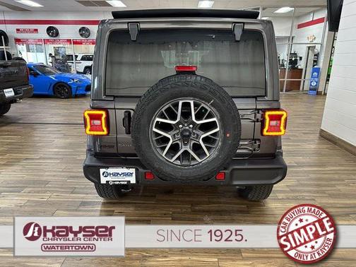 2025 Jeep Wrangler 4-Door Sahara 4x4