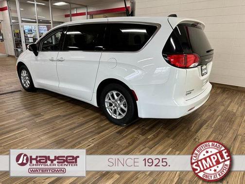 2022 Chrysler Voyager LX