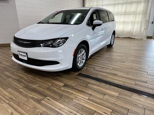 2022 Chrysler Voyager LX