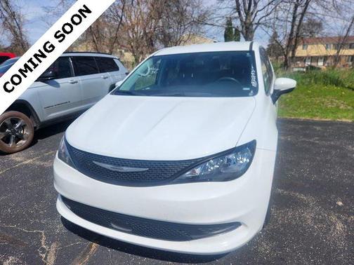 2022 Chrysler Voyager LX