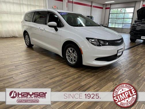 2022 Chrysler Voyager LX