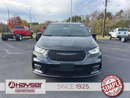 Diamond Black Crystal Pearlcoat 2026 Chrysler Pacifica Limited