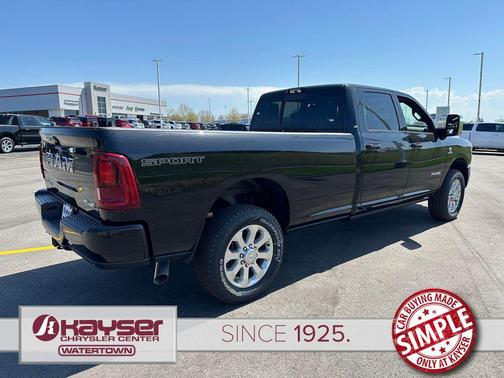 Diamond Black Crystal Pearlcoat 2026 RAM 3500 Laramie Crew Cab 4x4 8' Box