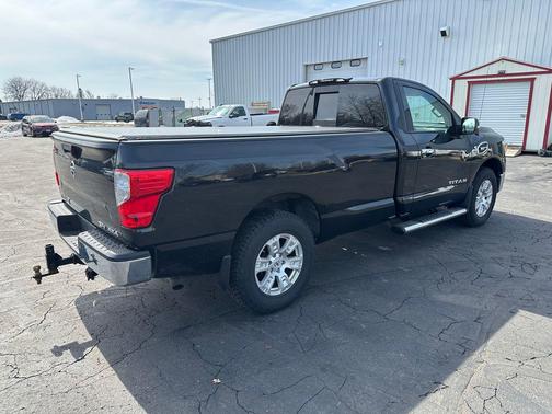 2017 Nissan Titan SV