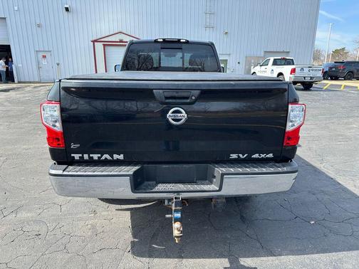 2017 Nissan Titan SV