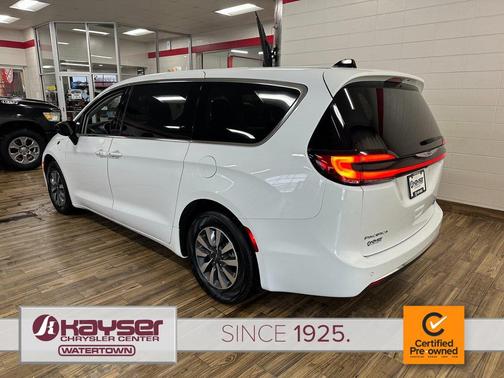 2024 Chrysler Pacifica Hybrid Select