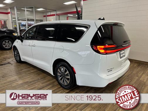2024 Chrysler Pacifica Hybrid Select