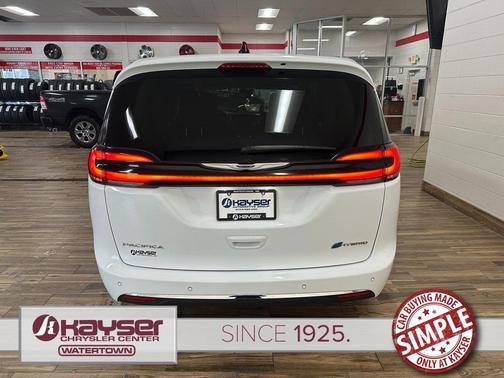 2024 Chrysler Pacifica Hybrid Select
