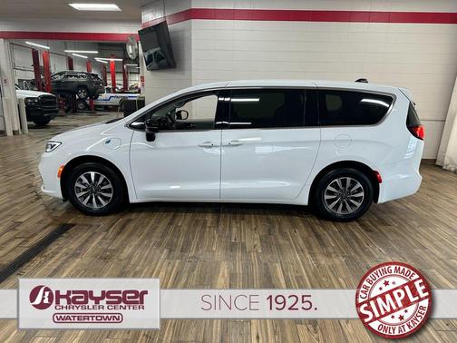 2024 Chrysler Pacifica Hybrid Select