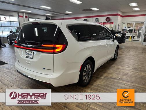 2024 Chrysler Pacifica Hybrid Select