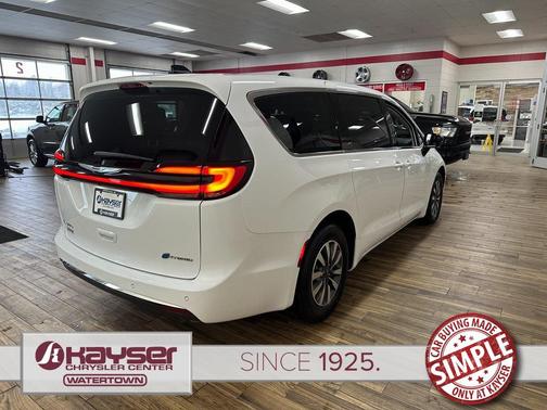 2024 Chrysler Pacifica Hybrid Select