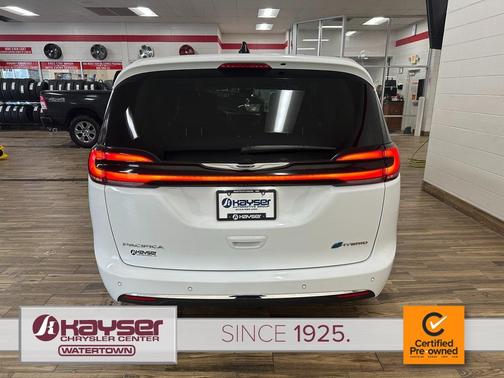 2024 Chrysler Pacifica Hybrid Select