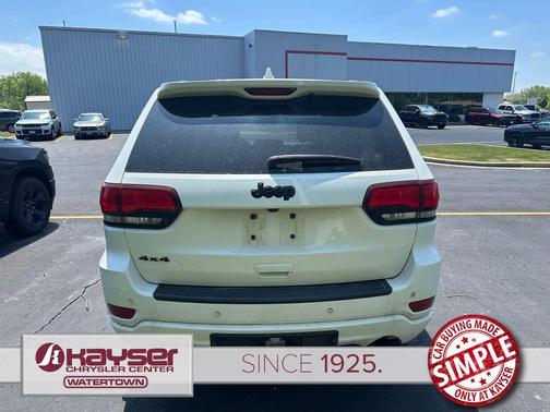 Bright White Clearcoat 2021 Jeep Grand Cherokee Laredo
