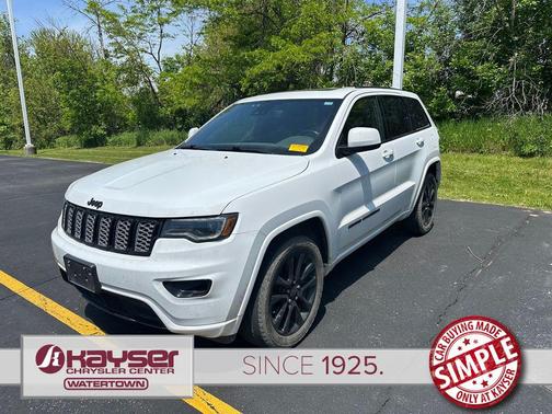 Bright White Clearcoat 2021 Jeep Grand Cherokee Laredo